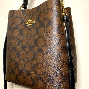 COACH town bucket in signature canvas